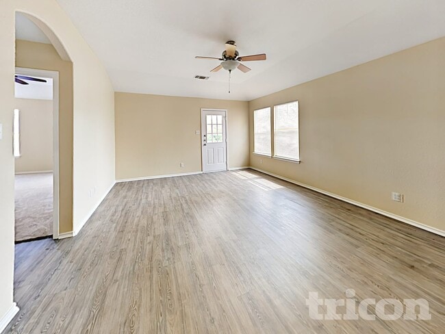 Photo - 242 Hallie Pass