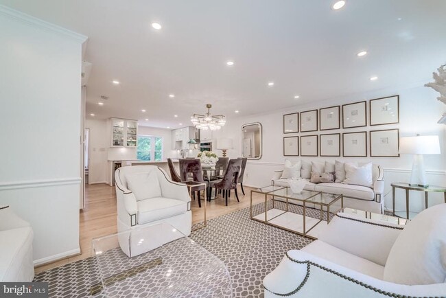 Photo - 8 Carriage House Cir