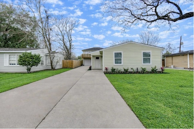 Photo - 6603 Narcissus St