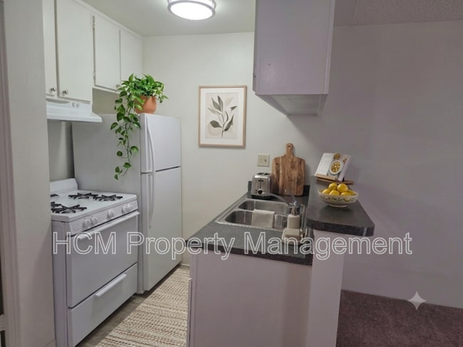 Photo - 10237 Fernglen Ave