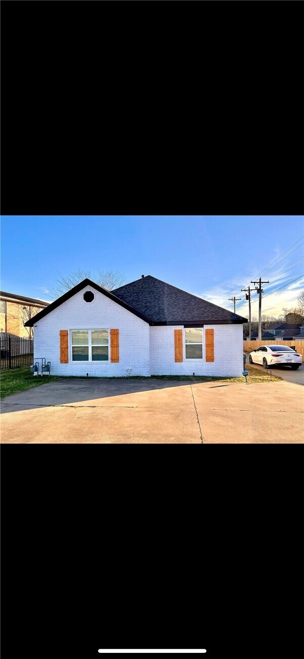 Photo - 1977 W Deane St