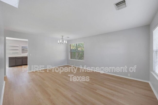 Photo - 906 Low Brim Cove