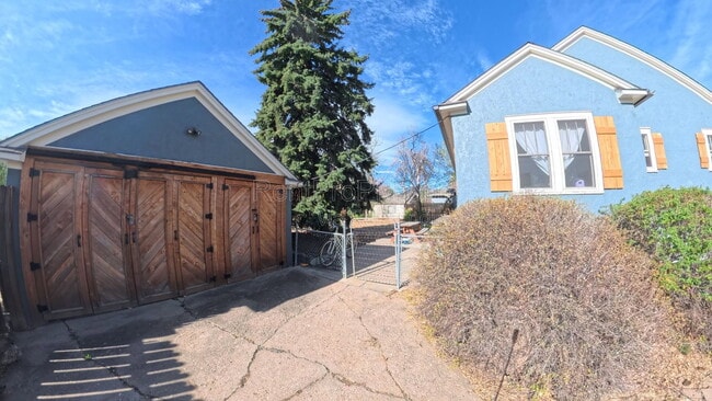 Photo - 1121 E Mulberry St