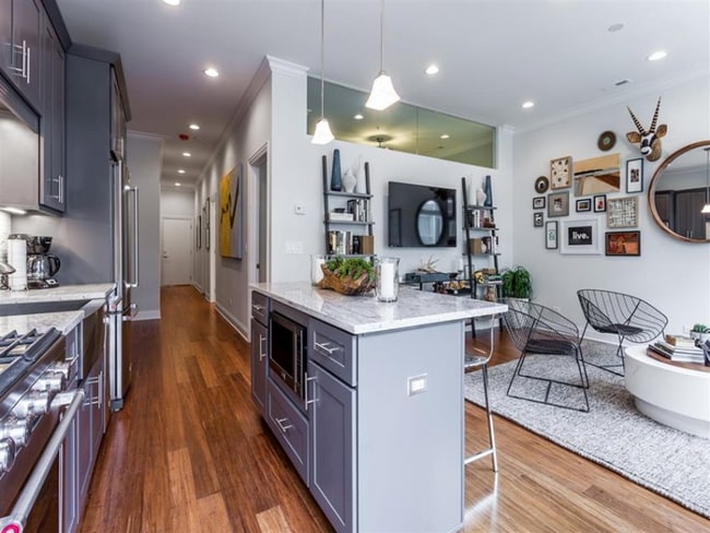 Photo - 835 S Wells St