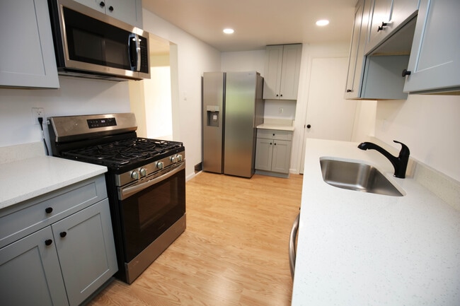 Kitchen - 1213 Monongahela Blvd Unit 1213 b