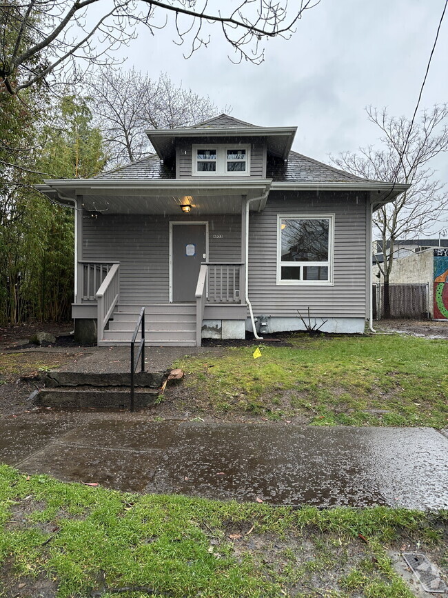 Building Photo - Bungalow with Early 1900 Charm in Heart of... Rental