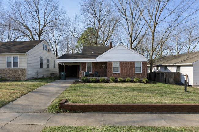 Building Photo - Renovated 3 Bed 1 Bath