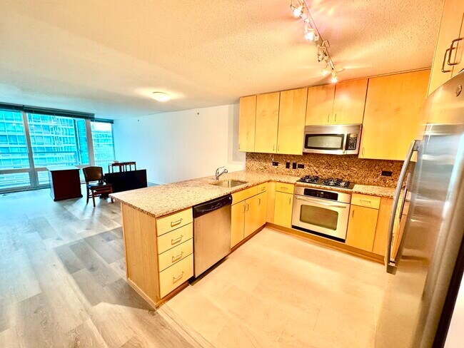 Photo - 9725 Woods Dr Unit 707