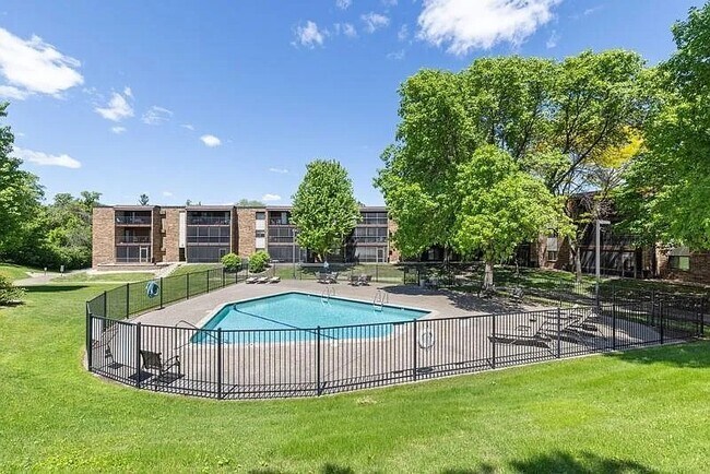 Photo - 35 Nathan Ln N Condo Unit 121