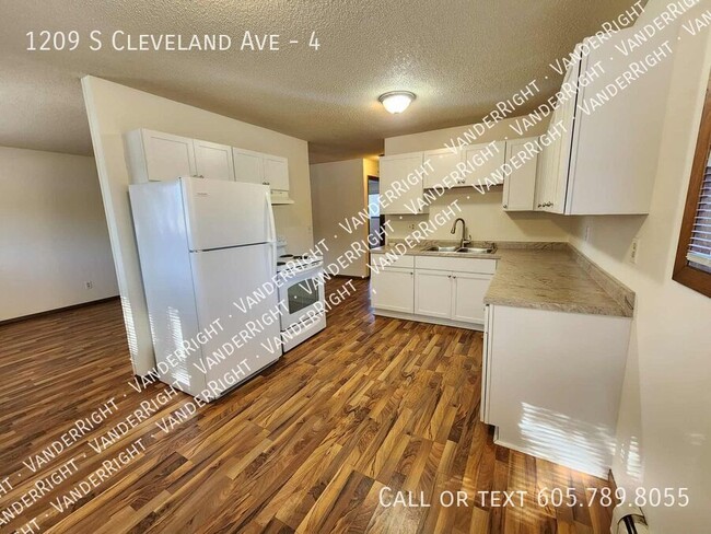 Building Photo - 1209 S Cleveland Ave Unit 4