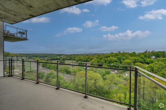 Building Photo - 701 Ridge Hill Boulevard Unit 8D Rental