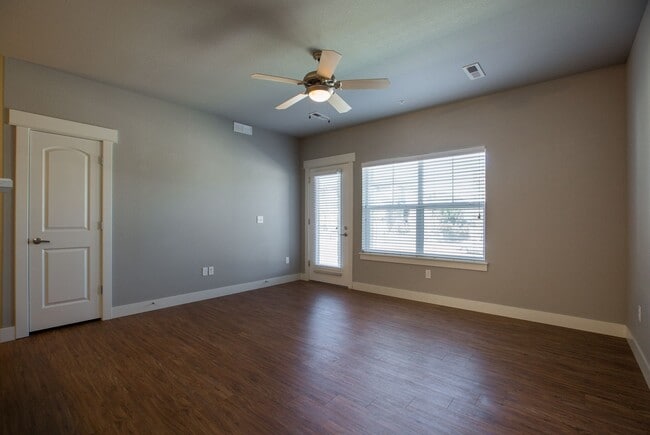 Photo - 5233 Boardwalk Dr