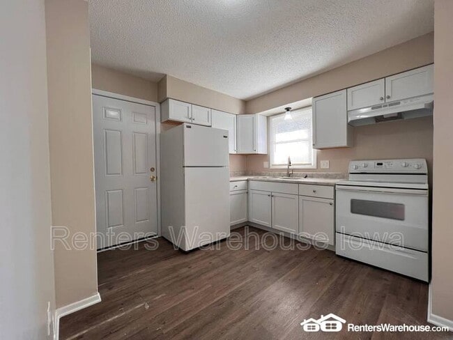 Photo - 824 Hartford Ave