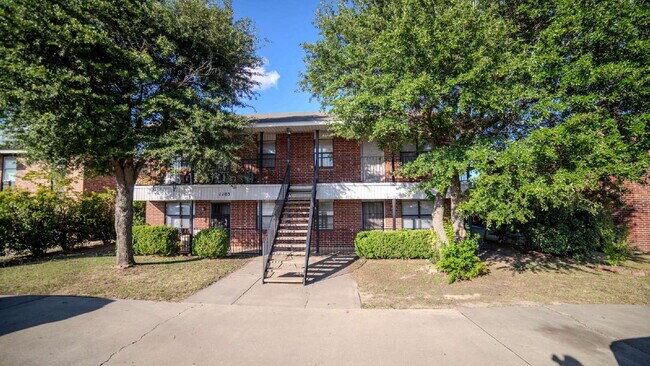 Building Photo - Spacious 2-Bedroom Apartment – Prime Location Near Shopping & Fort Hood Unit B