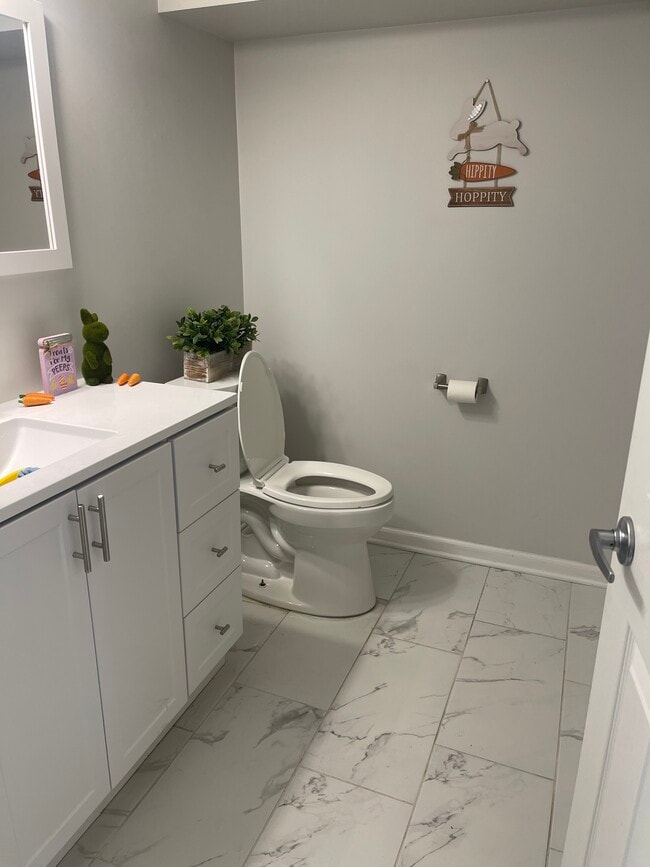 Bathroom - 2314 S Seeley Ave Unit Garden