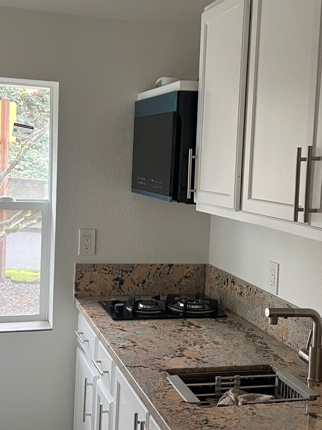 Photo - 346 SE Harlow Ave Unit #2