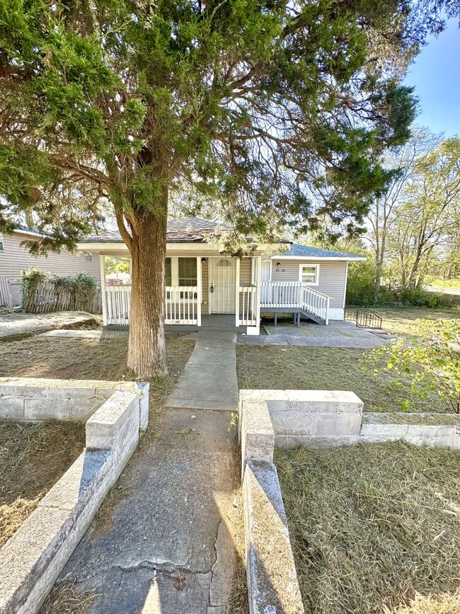 Building Photo - 3216 Ave B