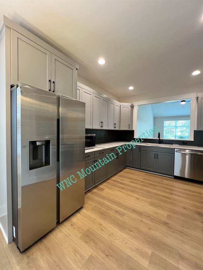 Photo - 7 Heartleaf Cir