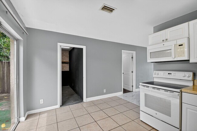 Photo - 6282 Wauconda Way W