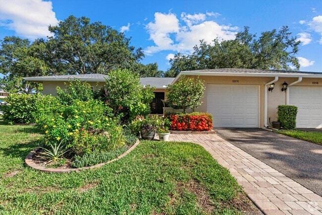 Building Photo - 6916 W Country Club Dr N Rental