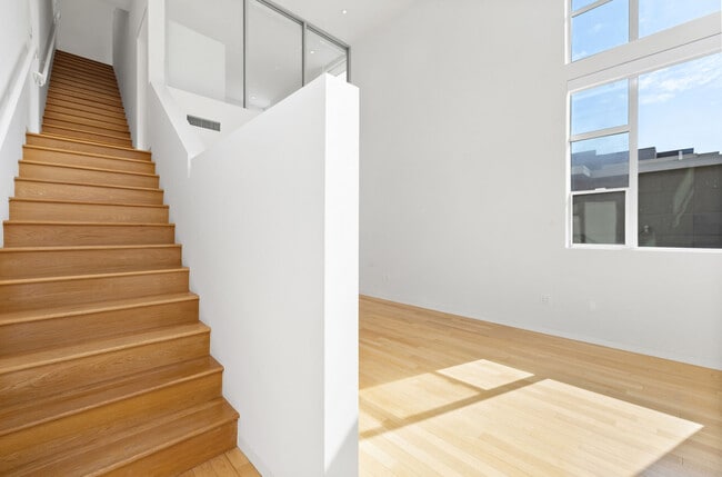 Photo - 742 N Hudson Ave Unit #1