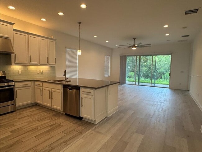 Photo - 30788 Lindentree Dr