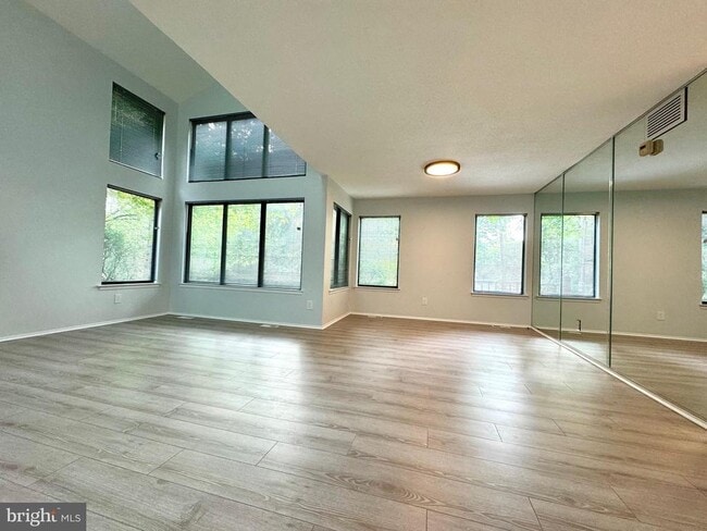 Photo - 104 Sayre Dr