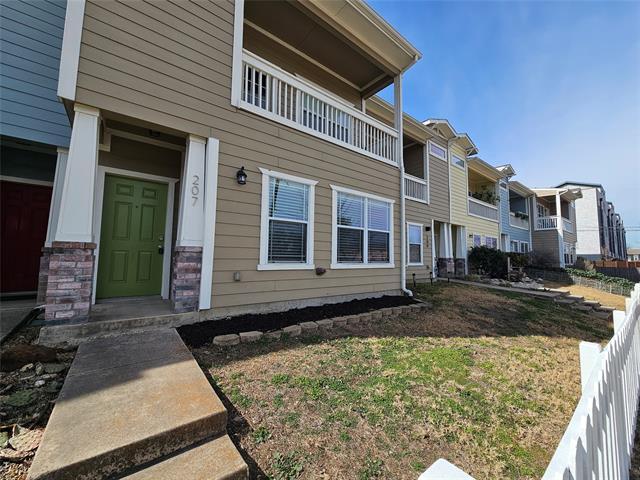 Building Photo - 207 Starr St