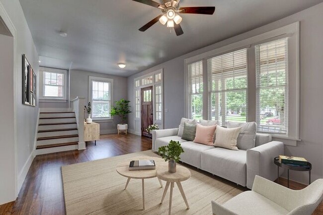 Building Photo - Historic District Gem | 2 Bed, 1 Bath | Ti... Rental