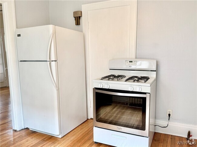 Building Photo - 328 Summer St Rental