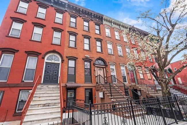 Building Photo - 800 Ocean Ave Unit #4