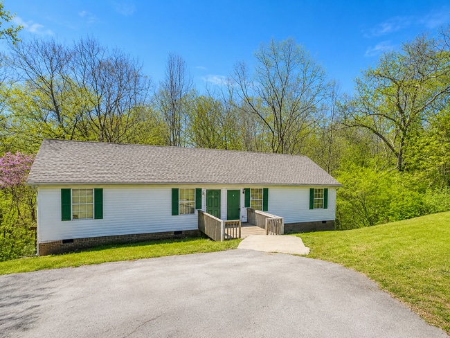 Building Photo - 804 Forest Dale Ln