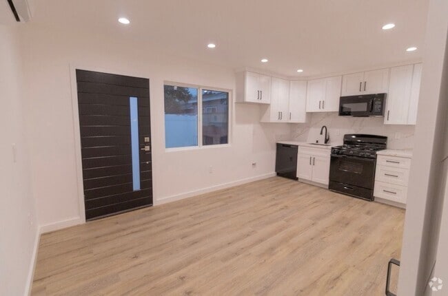 Building Photo - 9726 Mercedes Ave Rental