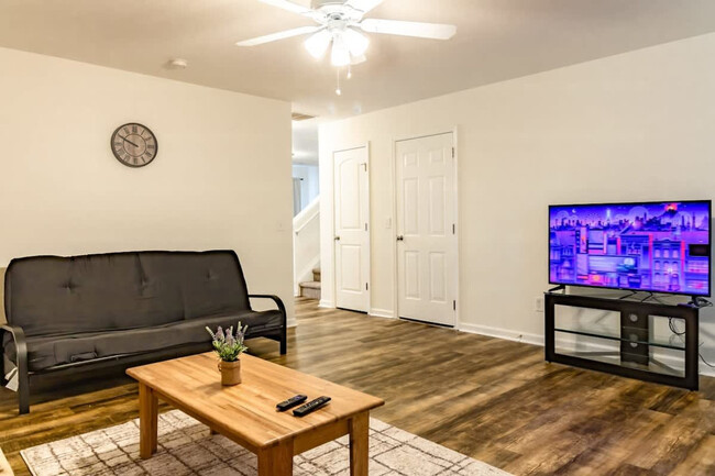 Building Photo - 5309 Roundabout Dr Rental
