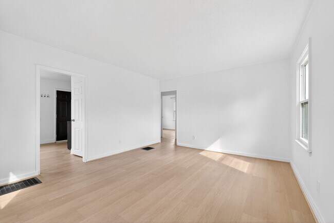 Photo - 849 Lyman Ave