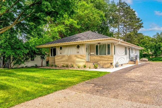 Photo - 4440 Vera Cruz Ave N