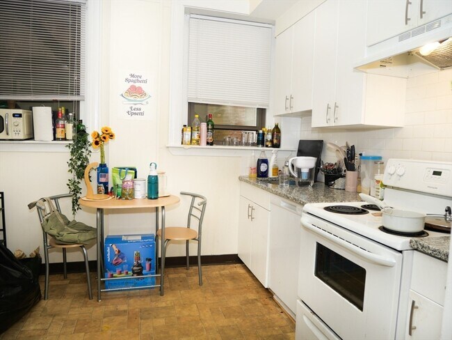 Photo - 1386 Beacon St Unit 4