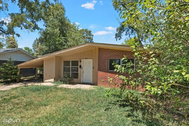 Photo - 835 Pine Tree Dr
