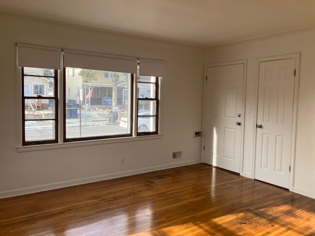 Living room - 3802 Burton Ave Unit Lower