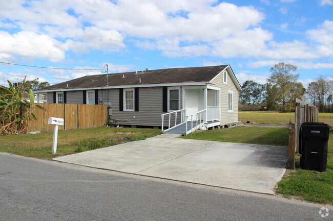 Building Photo - 1911 Ricouard Rd Rental