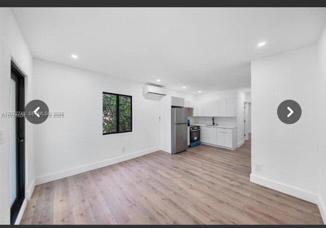 Photo - 6911 NW 4th Ct Unidad 6915
