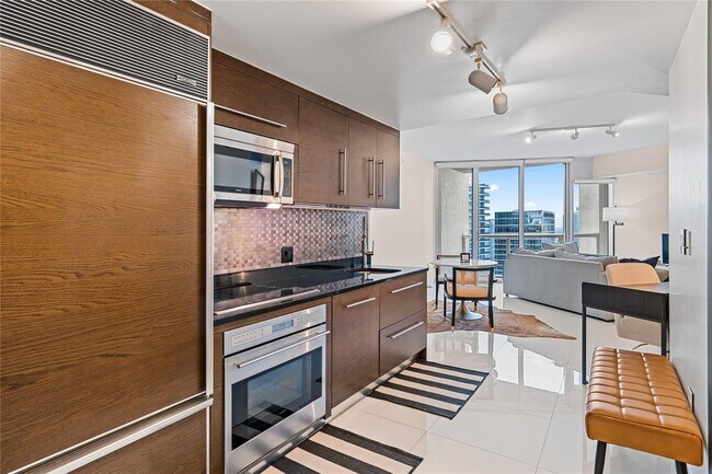 Building Photo - 475 Brickell Ave Unit 4708 Rental