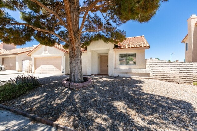 Building Photo - 2 bedrooms 2 bathrooms single story house ...