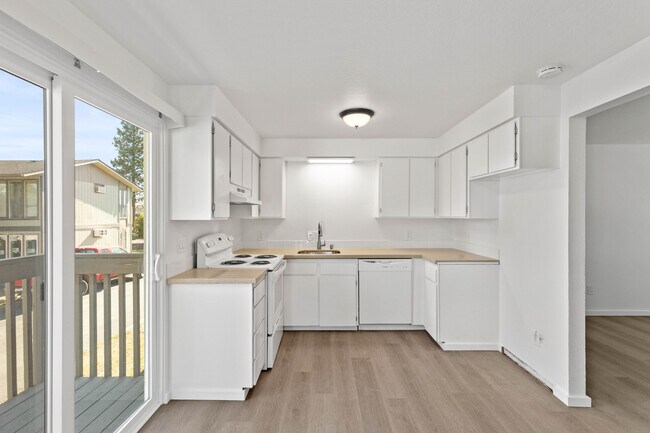 Greenwood Apartments - Greenwood Apartments