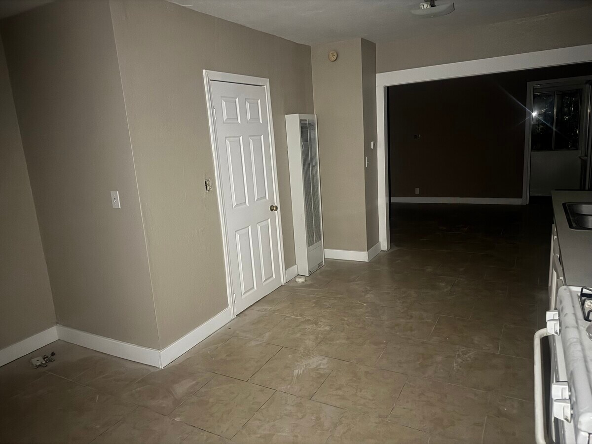 Photo - 331 E 57th St