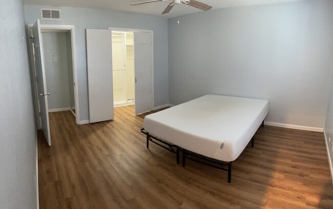 Master with en suite bath - 1601 Pennsylvania St NE Unit T-8