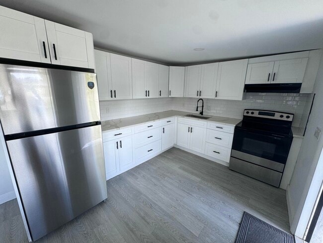 Photo - 137 SW 9th Ave