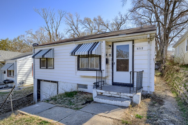 Building Photo - 3717 N 42nd St