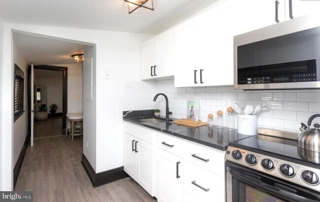 Photo - 606 Cathedral St Apartment Unit 3B