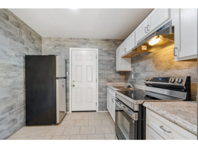 Photo - 7145 Pearson Rd